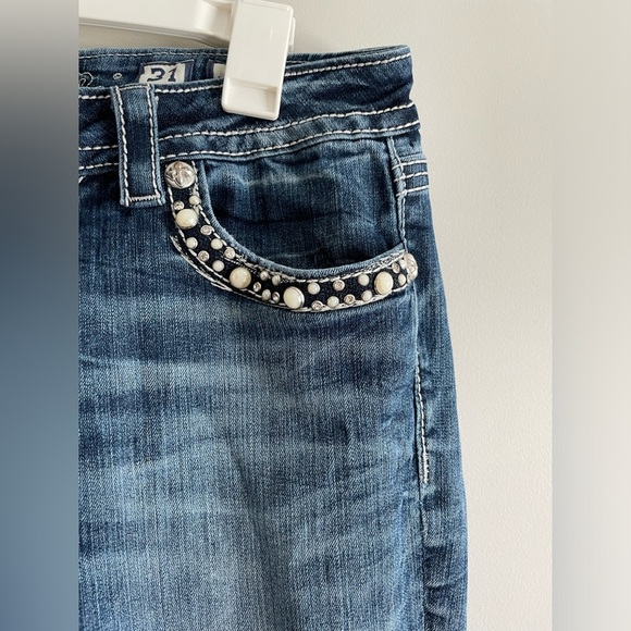 Miss Me Mid-Rise Boot Cut Denim Jeans with Rhinestone & Pearl Horse Shoe Pockets - Picture 6 of 9